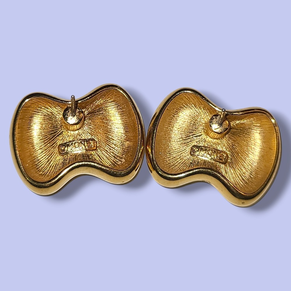 Vintage Monet Polished Gold Tone Bow Shaped 1" Wide Pierced Earrings - Picture 2 of 3
